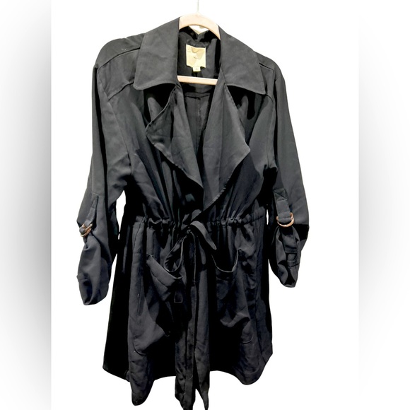 L/XL LIGHT WEIGHT black jacket, soft canvas w/ drawstring waist.TGLA Francesca’s - Picture 1 of 7